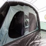 Schlafkabine eingehängt mit Moskitonetz im Tunnelzelt Koje 5 Sleeper für 5 Personen