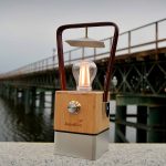 Retro LED Campinglampe Skandika Aurora mit Bambus und Kunstleder
