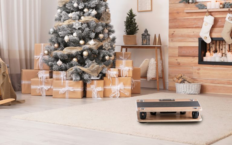 Geschenke unter Weihnachtsbaum mit Virke Vibrationsplatte