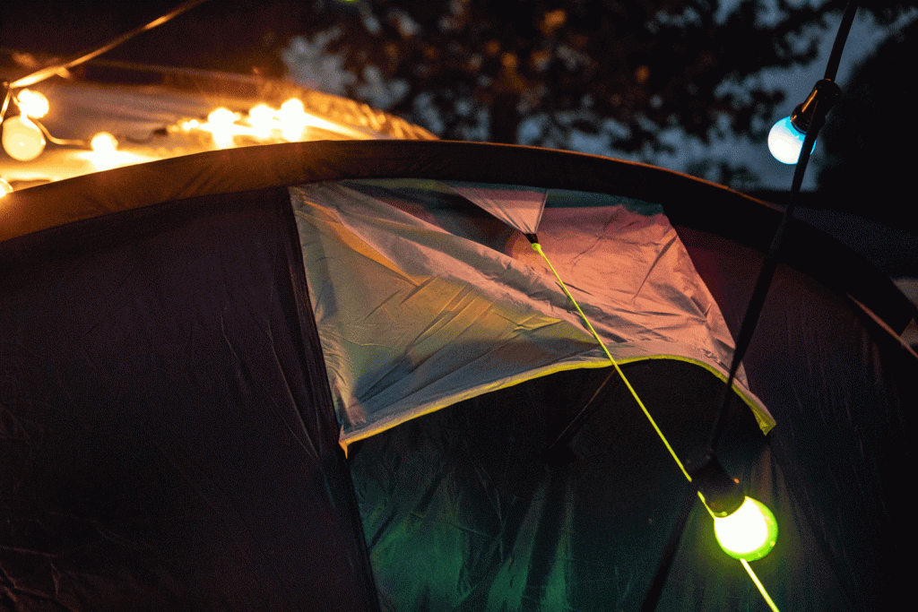 Nimbus 12 Zelt mit Lichterkette bei Nacht
