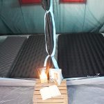 Aufbasbare Isomatte Skandika Exclusive Air Single in Kabine eines Zeltes
