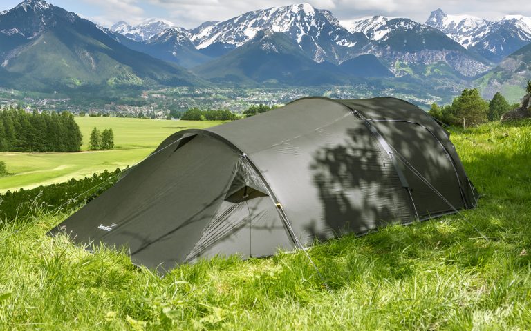 Trekkingzelt Oteren für 3 Personen mit Bergblick